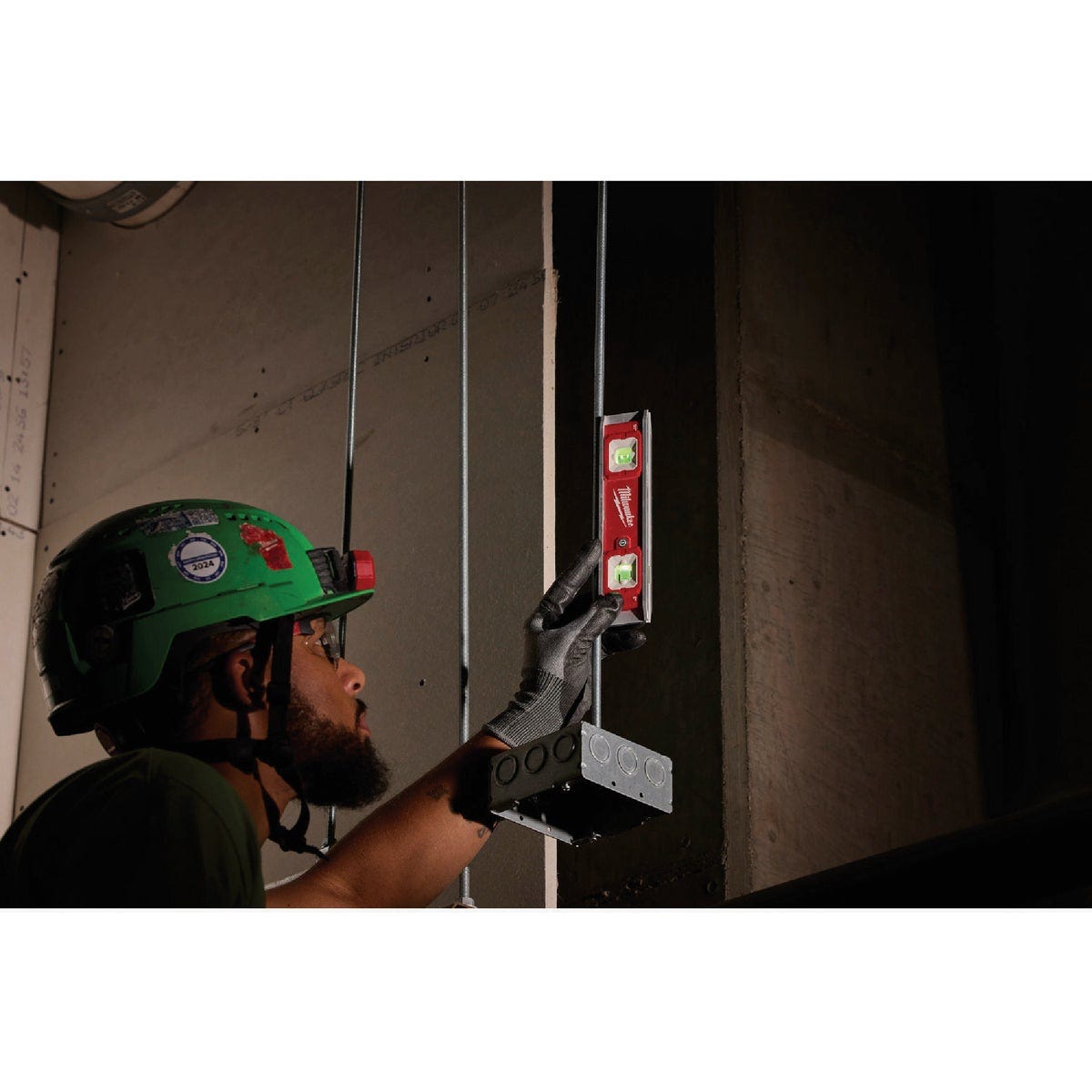 Milwaukee 9 In. Torpedo Level with Lighted Vials - photo 6 Milwaukee 9 In. Torpedo Level with Lighted Vials - photo 6