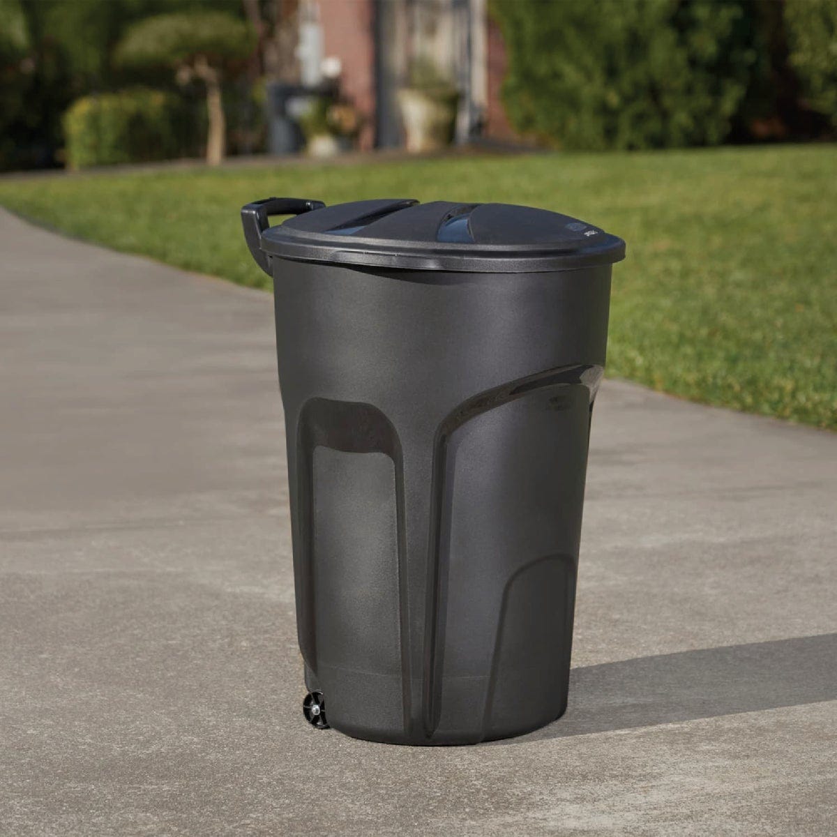 Rubbermaid Roughneck 32 Gal. 2-Wheel Commercial Trash Can - photo 6 Rubbermaid Roughneck 32 Gal. 2-Wheel Commercial Trash Can - photo 6