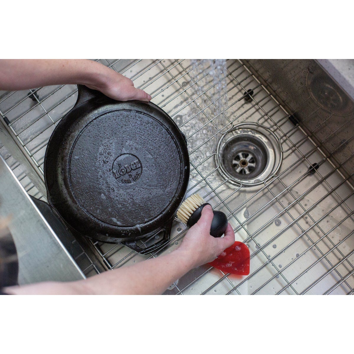 Lodge Cast Iron Care Kit (4-Piece) - photo 3 Lodge Cast Iron Care Kit (4-Piece) - photo 3