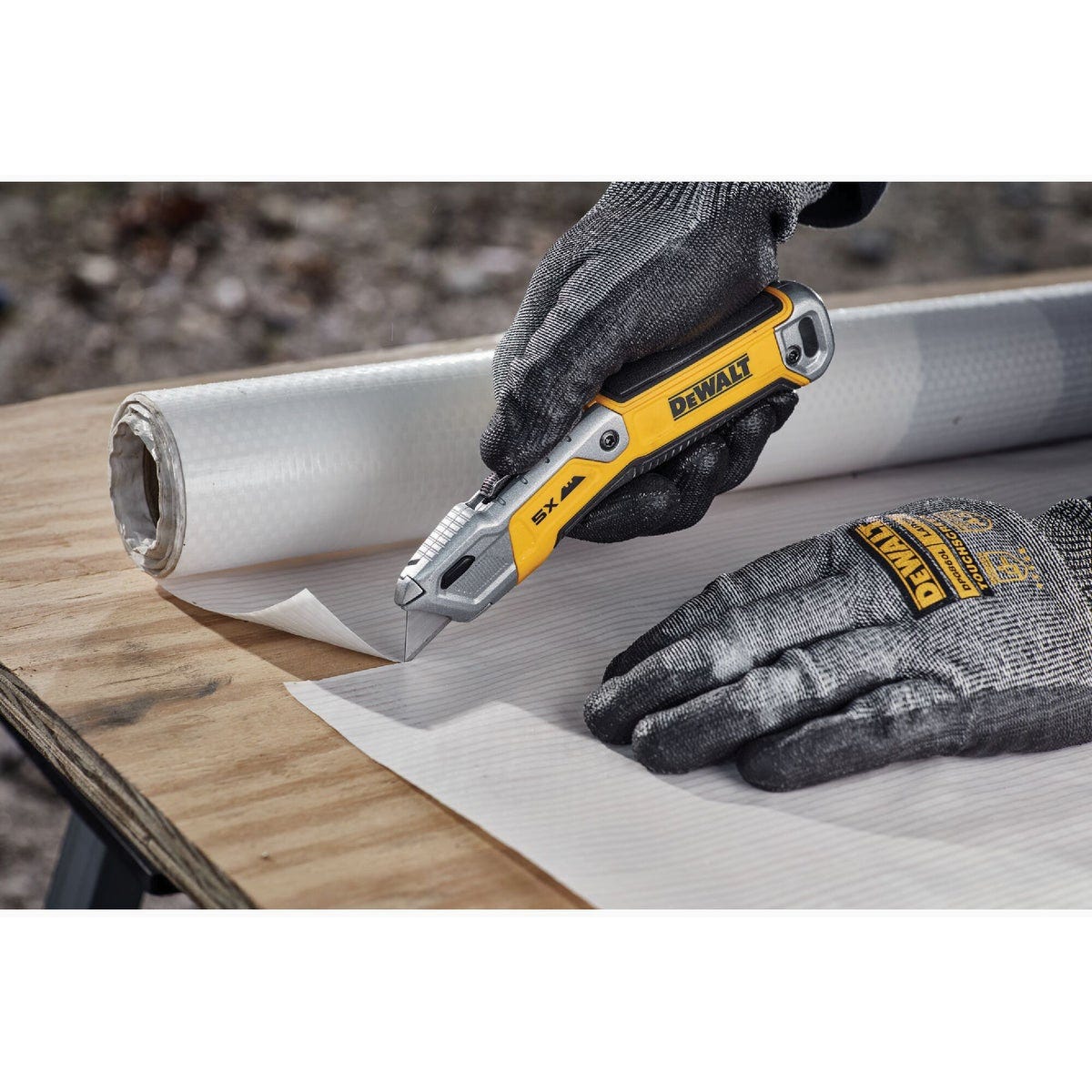 DEWALT Retractable Utility Knife - photo 7 DEWALT Retractable Utility Knife - photo 7