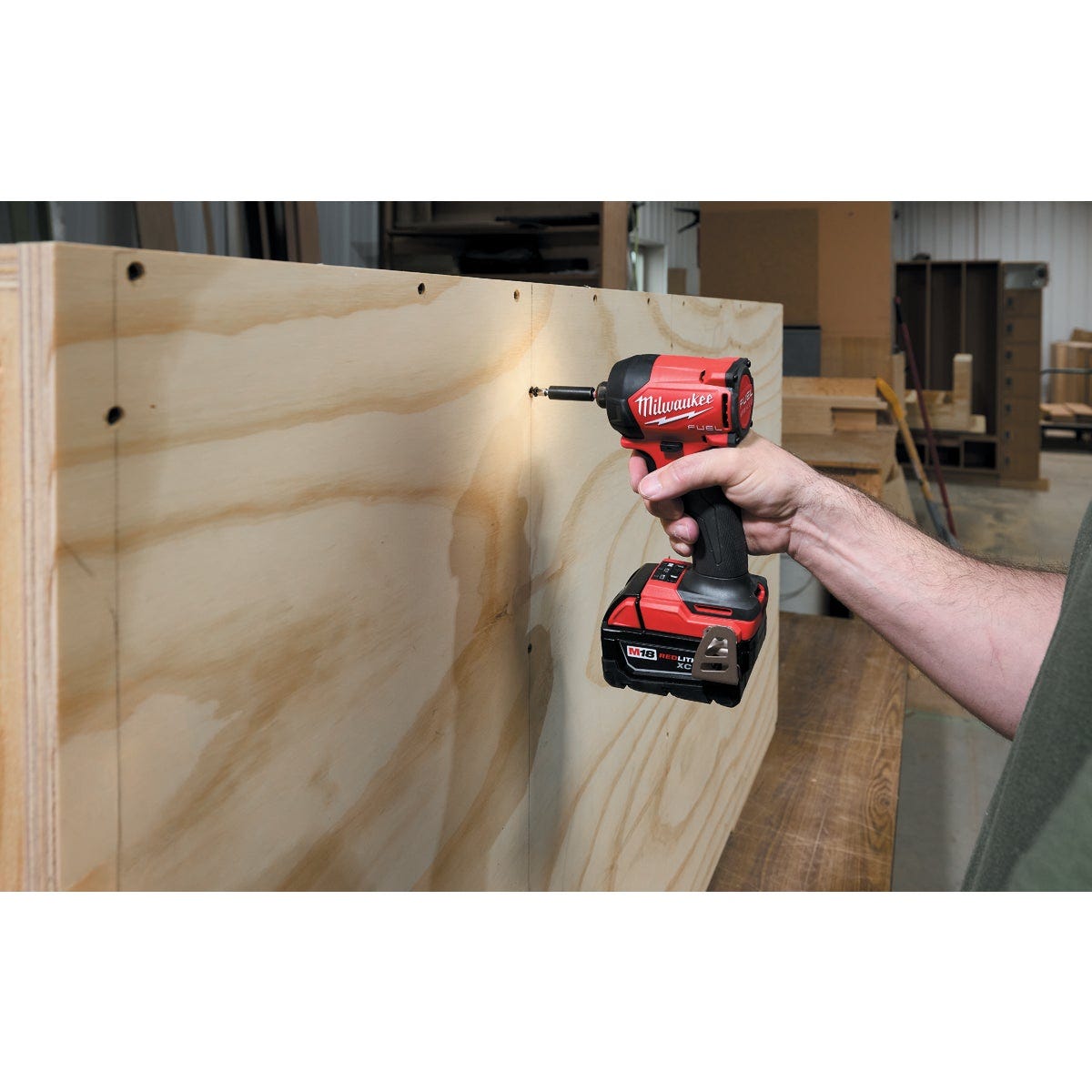 Milwaukee M18 FUEL SURGE 1/4 In. Hex Hydraulic Driver Kit with (2) Batteries & Charger - photo 2 Milwaukee M18 FUEL SURGE 1/4 In. Hex Hydraulic Driver Kit with (2) Batteries & Charger - photo 2