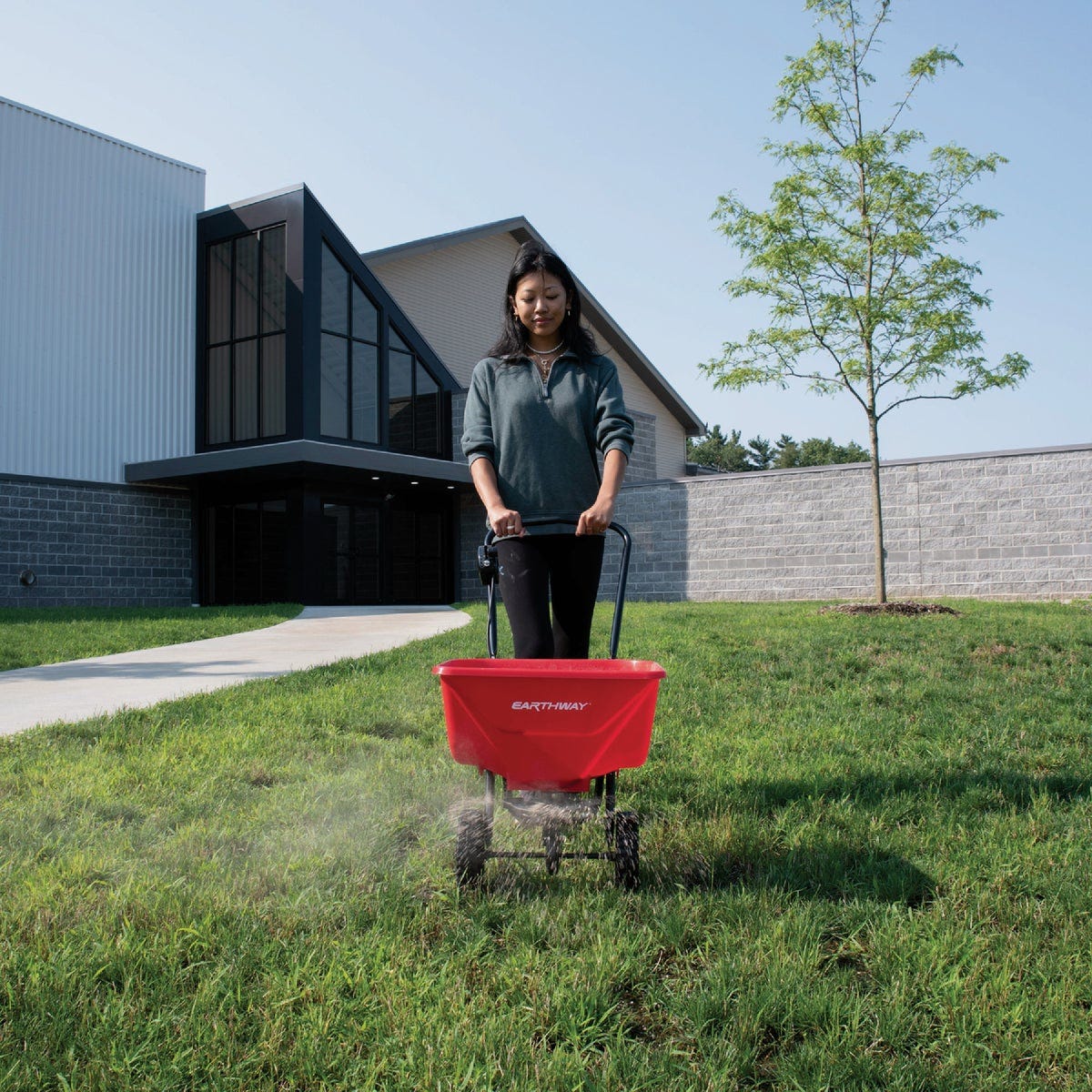Earthway 65 Lb. Broadcast Spreader - photo 2