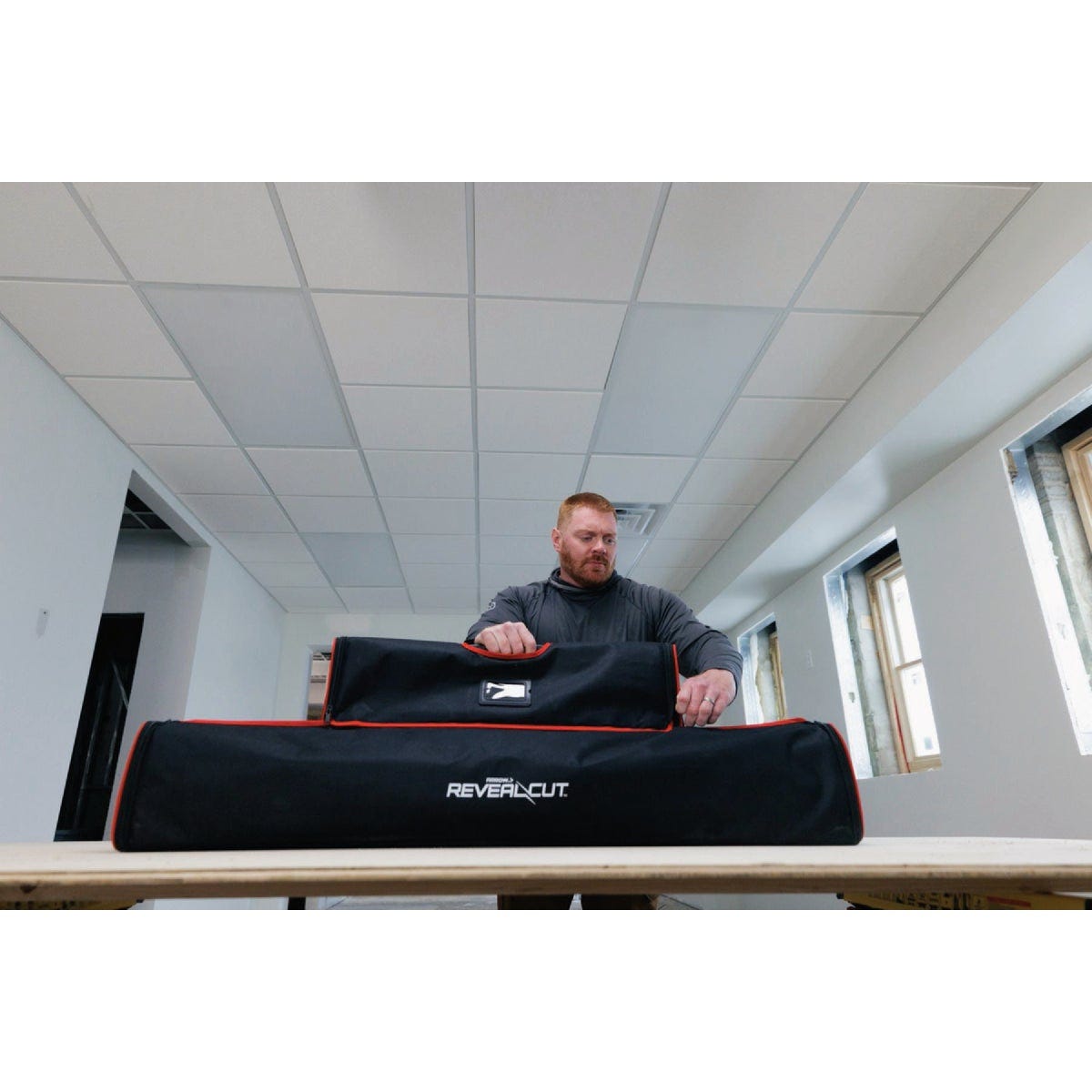 Arrow Fastener 2 Ft. RevealCut Ceiling Tile Workstation - photo 7 Arrow Fastener 2 Ft. RevealCut Ceiling Tile Workstation - photo 7