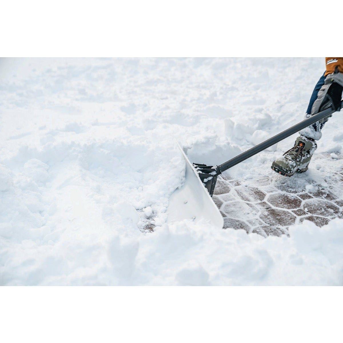 Suncast 36 In. Ultra High Molecular Weight Steel & Resin Snow Pusher - photo 5