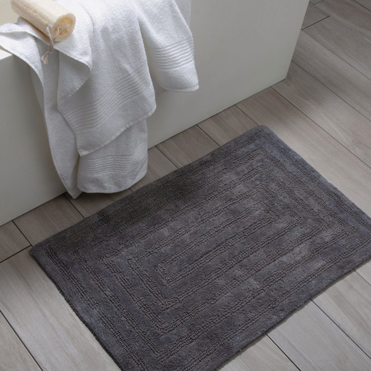 Moda At Home 20 In. x 30 In. Grey Amera Reversible Bathmat - photo 6 Moda At Home 20 In. x 30 In. Grey Amera Reversible Bathmat - photo 6