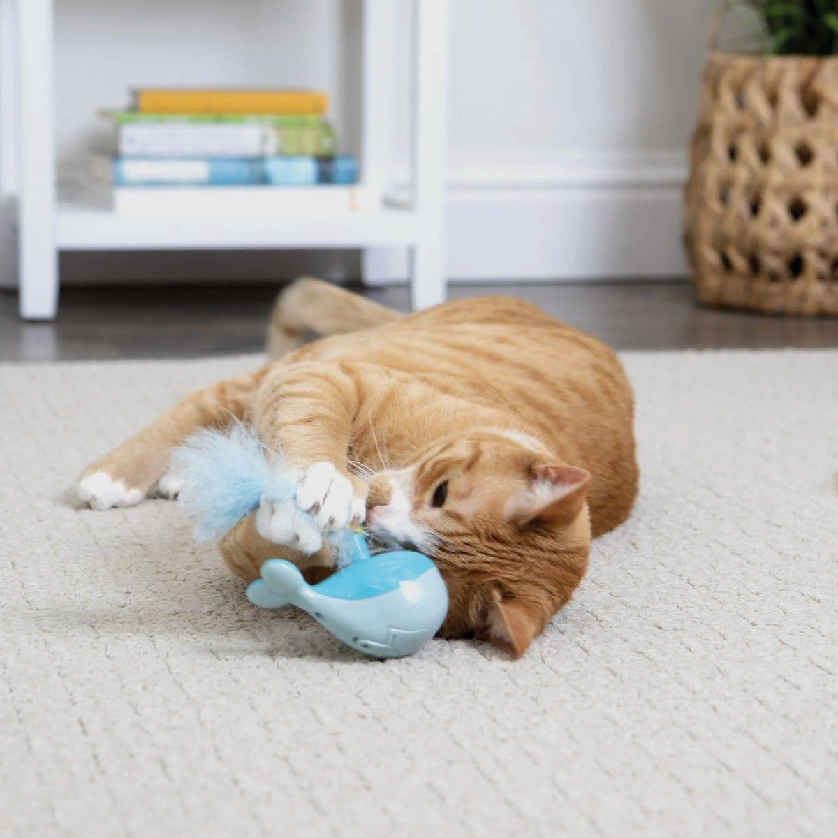 SmartyKat Spout 'N Spin Electronic Motion Whale Cat Toy - photo 4