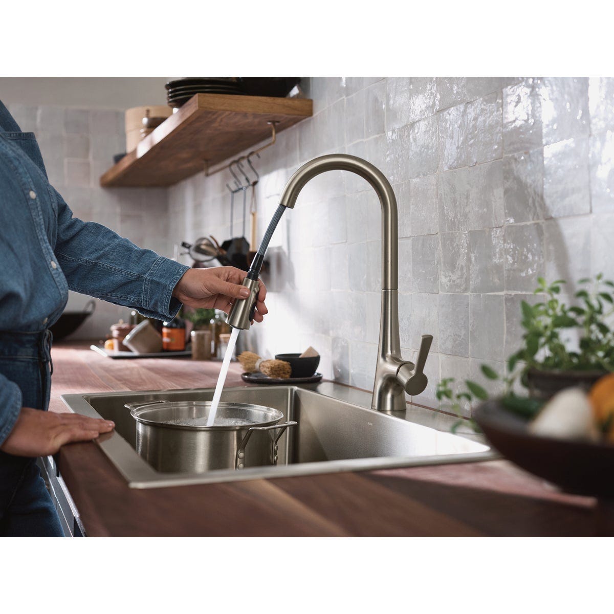 Moen Mikah Spot Resist Stainless One-Handle High Arc Pulldown Kitchen Faucet - photo 4 Moen Mikah Spot Resist Stainless One-Handle High Arc Pulldown Kitchen Faucet - photo 4