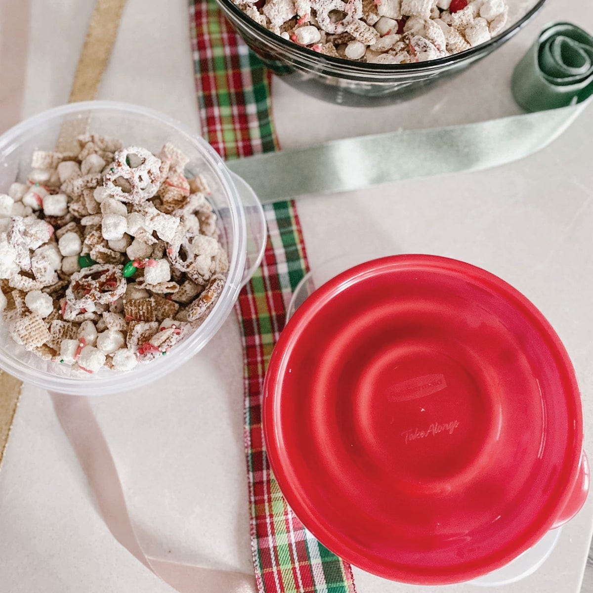 Rubbermaid TakeAlongs Red Food Storage Containers, 15.7 Cup (2-Pack) - photo 4 Rubbermaid TakeAlongs Red Food Storage Containers, 15.7 Cup (2-Pack) - photo 4