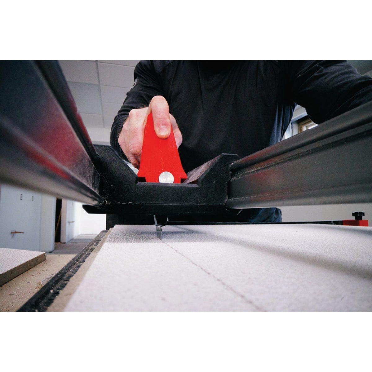Arrow Fastener 2 Ft. RevealCut Ceiling Tile Workstation - photo 4 Arrow Fastener 2 Ft. RevealCut Ceiling Tile Workstation - photo 4