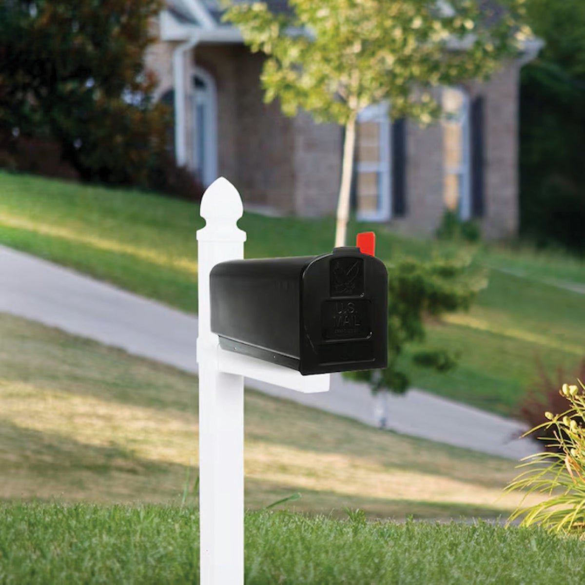 Parsons Medium Black Plastic Post Mount Mailbox | True Value Hardware