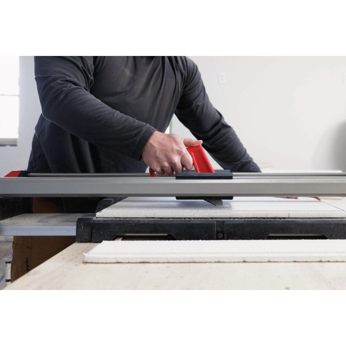 Arrow Fastener 2 Ft. RevealCut Ceiling Tile Workstation - photo 6 Arrow Fastener 2 Ft. RevealCut Ceiling Tile Workstation - photo 6