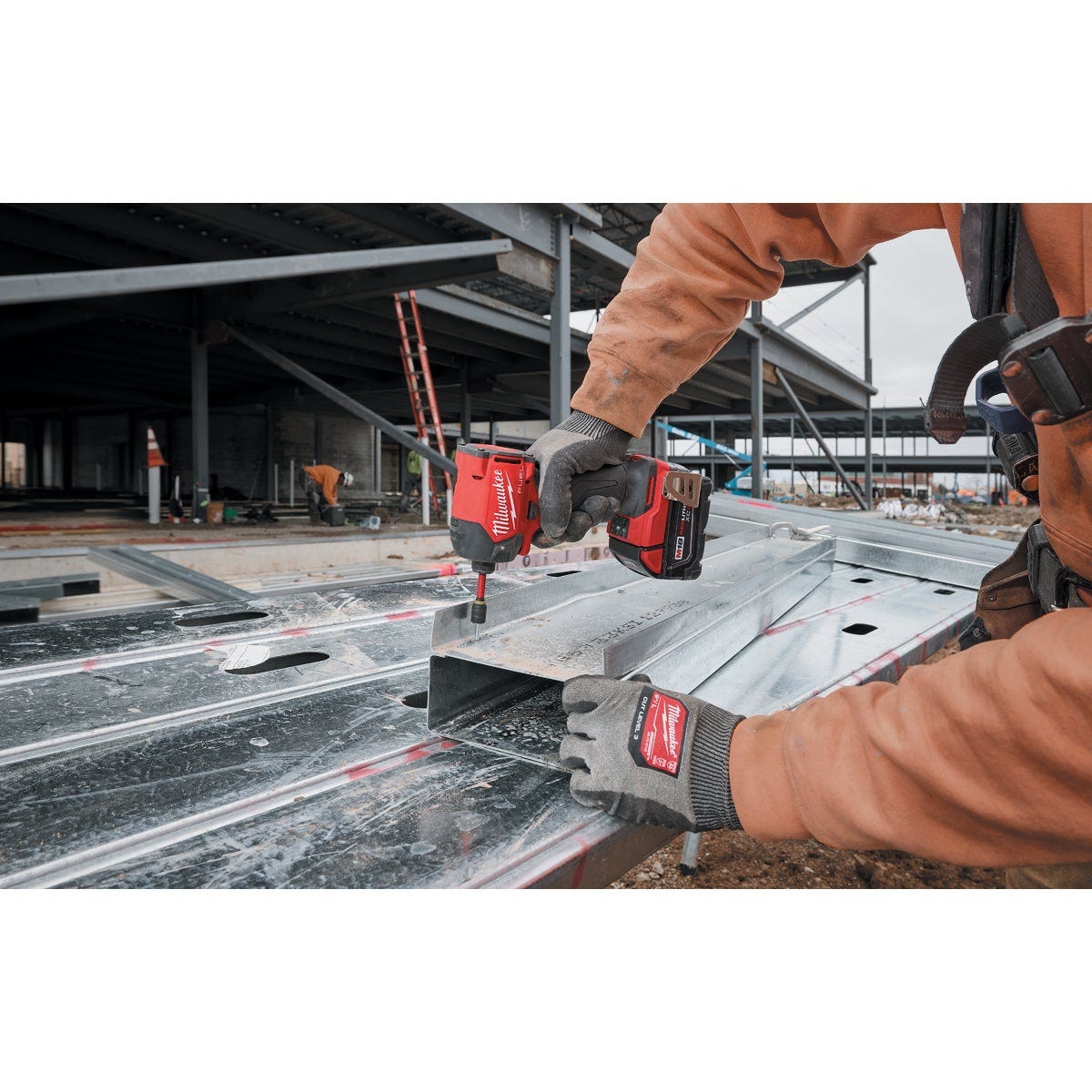 Milwaukee M18 FUEL SURGE 1/4 In. Hex Hydraulic Driver Kit with (2) Batteries & Charger - photo 4 Milwaukee M18 FUEL SURGE 1/4 In. Hex Hydraulic Driver Kit with (2) Batteries & Charger - photo 4