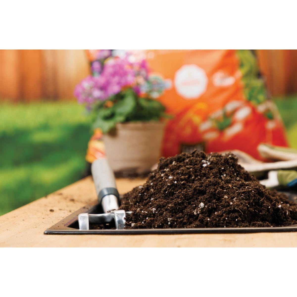 Black Gold 8 Qt. 8 Lb. All Purpose Natural & Organic Potting Soil Mix - photo 4 Black Gold 8 Qt. 8 Lb. All Purpose Natural & Organic Potting Soil Mix - photo 4