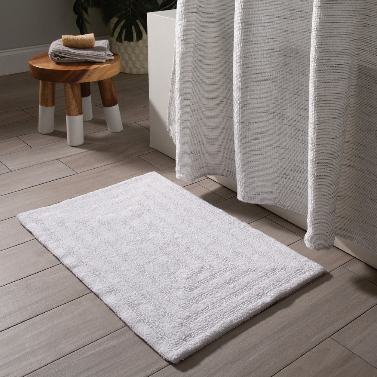 Moda At Home 20 In. x 30 In. White Cotton Amera Reversible Bath Mat - photo 3 Moda At Home 20 In. x 30 In. White Cotton Amera Reversible Bath Mat - photo 3