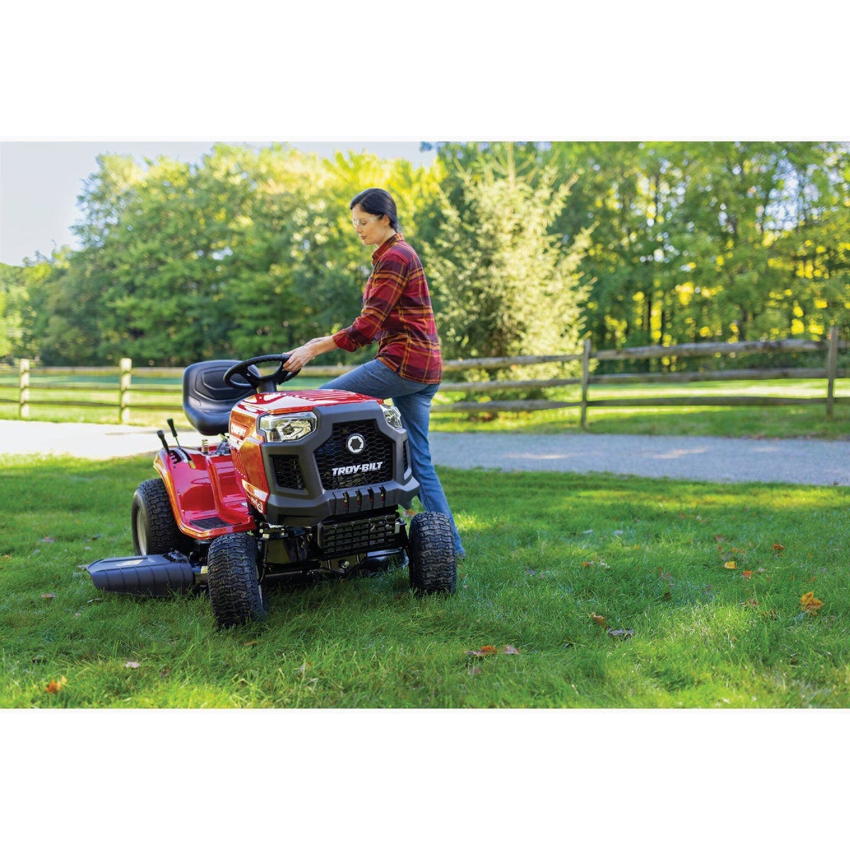 Troy-Bilt 42 In. 15.5HP Briggs & Stratton Single Cylinder 7-Speed Lawn Tractor - photo 8