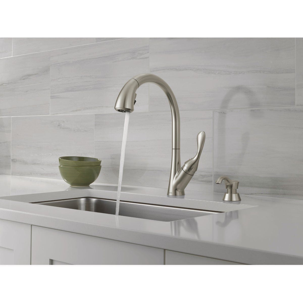 Delta Ashton Stainless Steel High-Arc Kitchen Faucet With Pull-Down ShieldSpray + Soap Dispenser - photo 3 Delta Ashton Stainless Steel High-Arc Kitchen Faucet With Pull-Down ShieldSpray + Soap Dispenser - photo 3