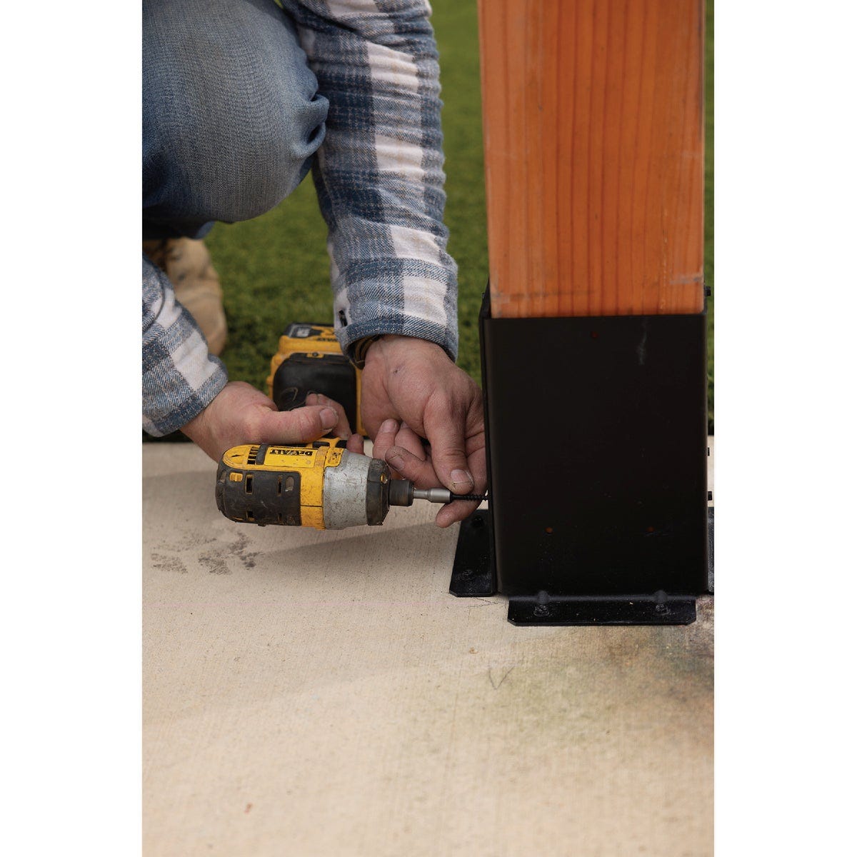 Simpson Strong-Tie Outdoor Accents Sage System Black Powder-Coated Post Base for 4x4 with Screws (2-Pack) - photo 5 Simpson Strong-Tie Outdoor Accents Sage System Black Powder-Coated Post Base for 4x4 with Screws (2-Pack) - photo 5