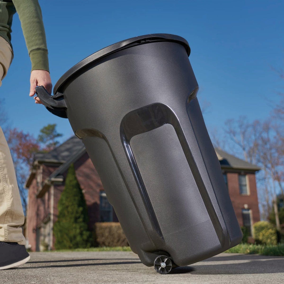Rubbermaid Roughneck 32 Gal. 2-Wheel Commercial Trash Can - photo 5 Rubbermaid Roughneck 32 Gal. 2-Wheel Commercial Trash Can - photo 5