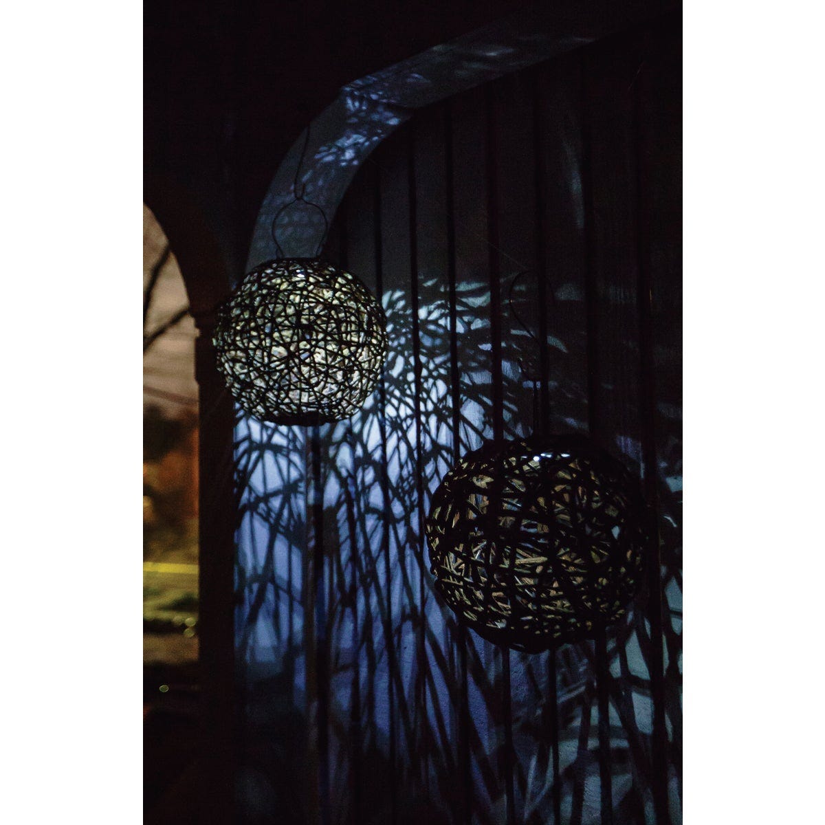 Echo Valley Lumisphere Seagrass Solar Lantern - Round - photo 4 Echo Valley Lumisphere Seagrass Solar Lantern - Round - photo 4