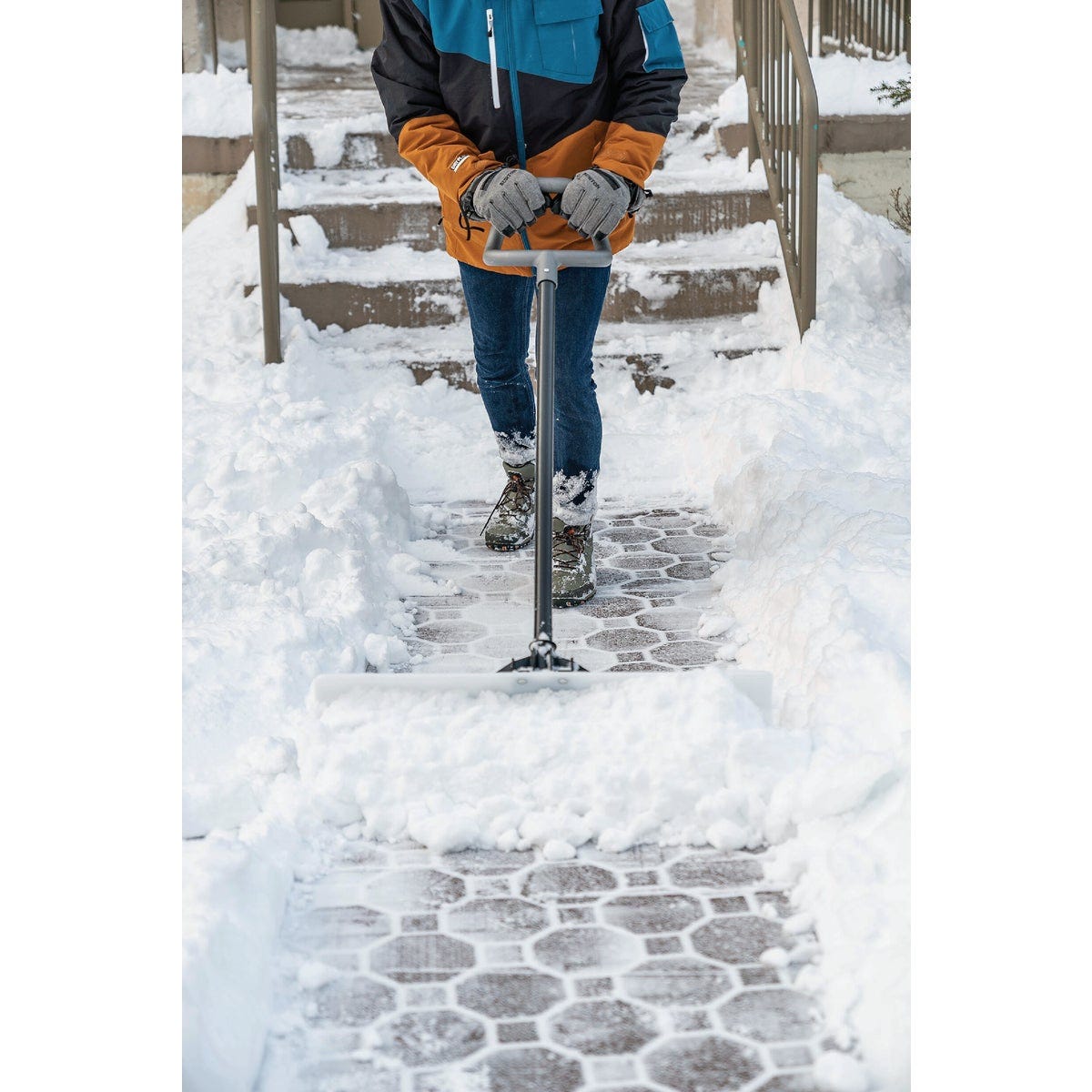 Suncast 36 In. Ultra High Molecular Weight Steel & Resin Snow Pusher - photo 6
